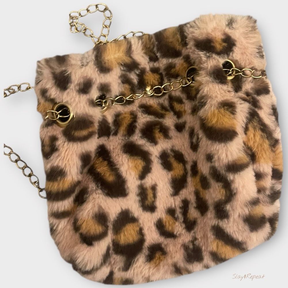 Trendy Leopard Faux Fur Shoulder Bag w/ Gold Chain Strap – Chic Winter Purse - Picture 2 of 12